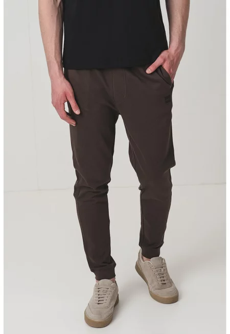 Спортен панталон с джобове встрани