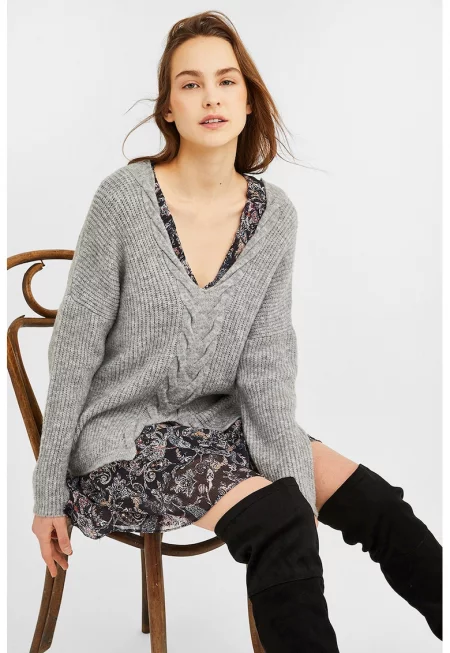 Свободен шпиц пуловер с цепка