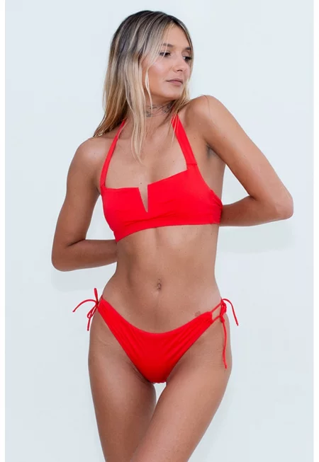 Цял бански с шпиц детайл - Аленочервен