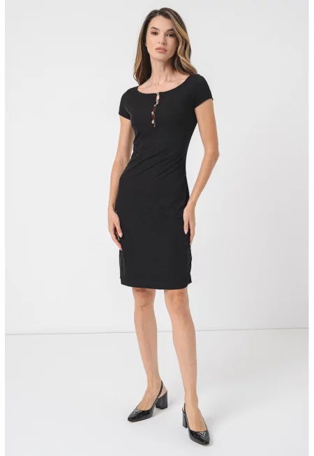 Вталена рокля с модал с метално лого - Черен