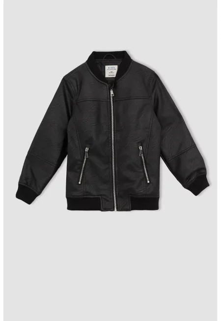 Яке от еко кожа със скосени джобове