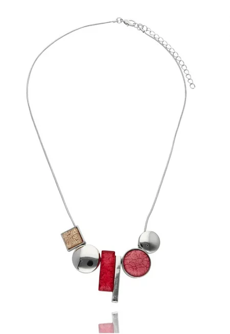 Елегантно колие с червен камък