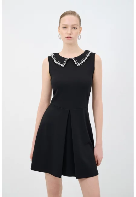 Къса рокля с яка Peter Pan и декоративни камъни - Черен