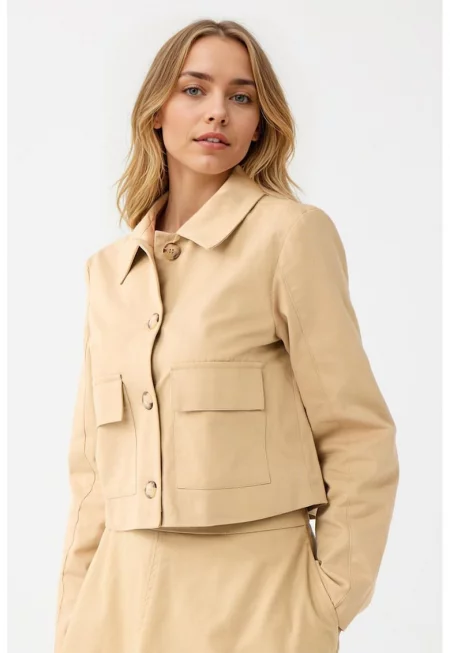 Късо яке с джобове с капаче