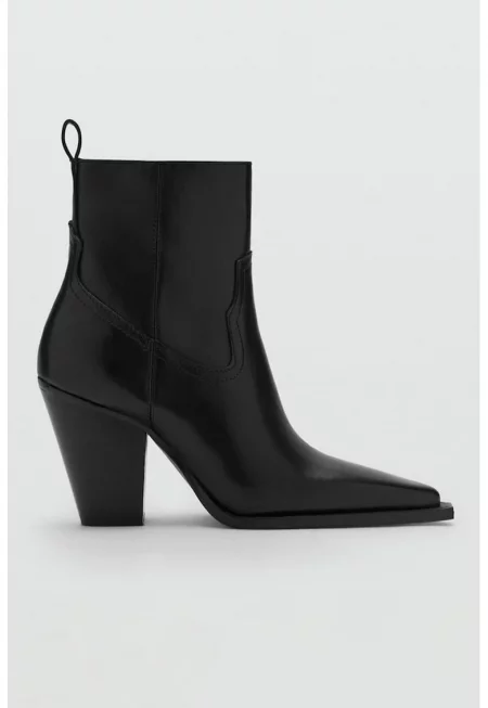 Кожени боти с остър връх