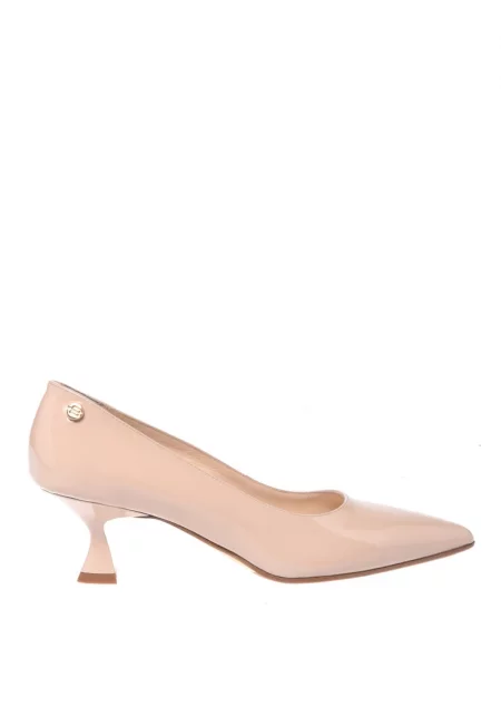 Лачени кожени мокасини с остър връх - Крем