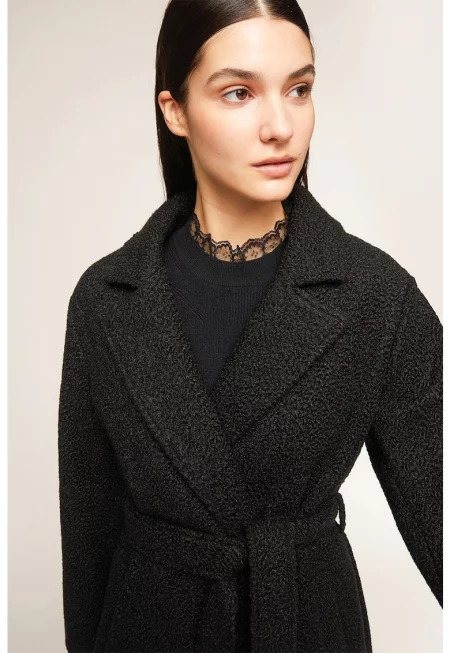 Палто от букле с колан