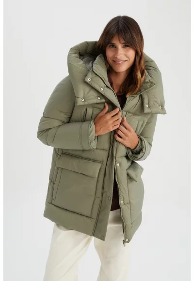 Подплатено зимно яке с пришити джобове