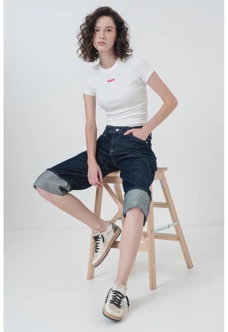 Рипсена слим тениска с овално деколте