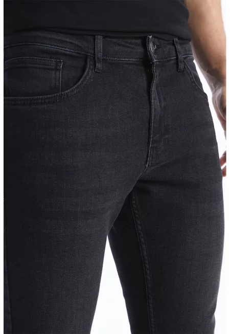 Слим дънки със захабен ефект