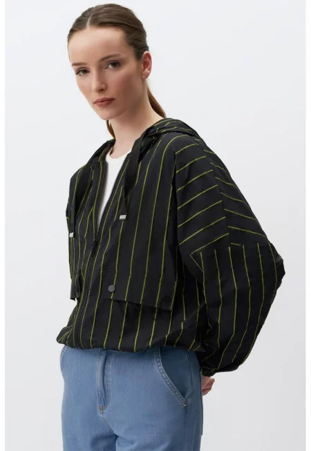 Свободно раирано яке