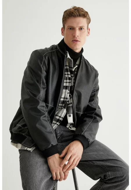 Яке бомбър с джобове встрани