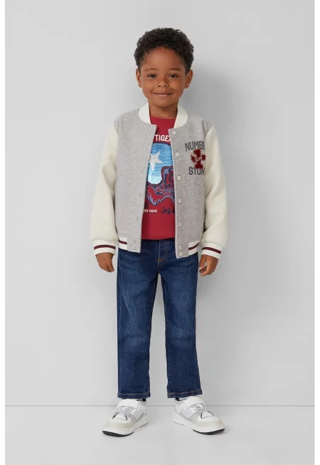 Яке с капси и бродиран надпис