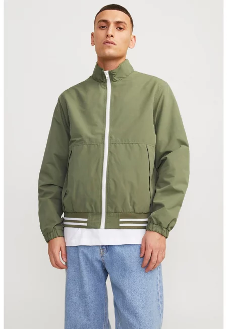 Яке с висока яка