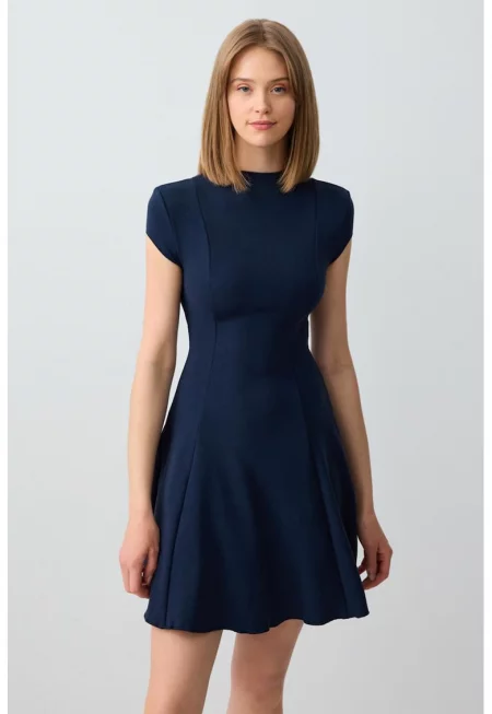 Къса разкроена рокля с овално деколте - Тъмносин