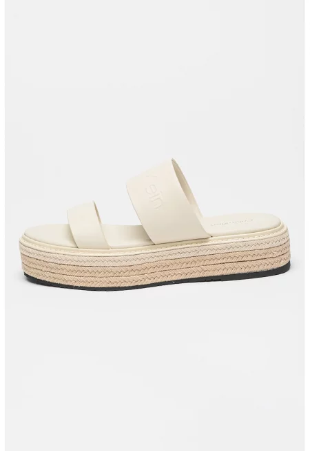 Кожени чехли с равна платформа - Крем