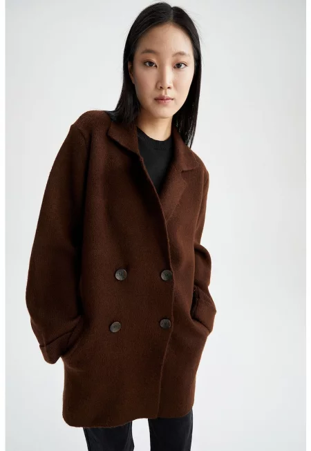 Палто с двуредно закопчаване и раздвоен ревер