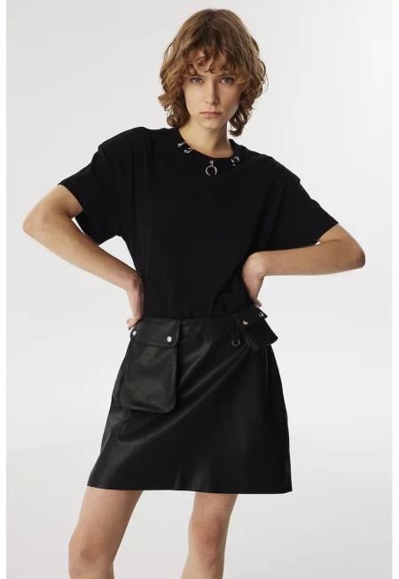 Разкроена рокля с джобове с капаче