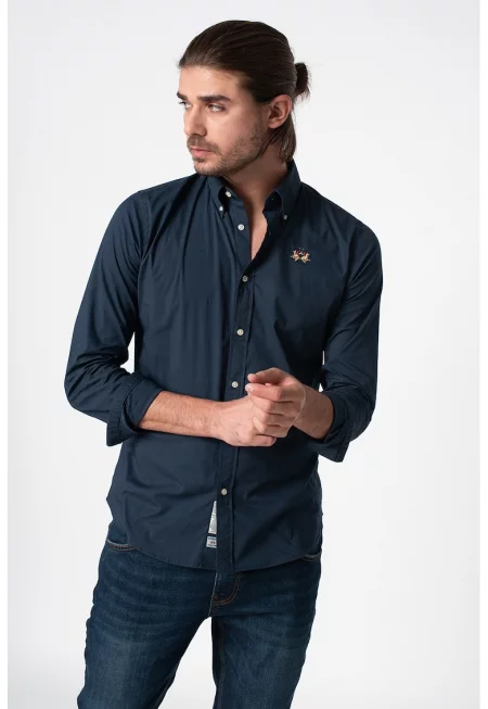 Риза по тялото с копчета на яката