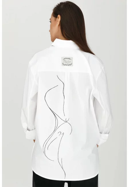 Риза с шарка на гърба