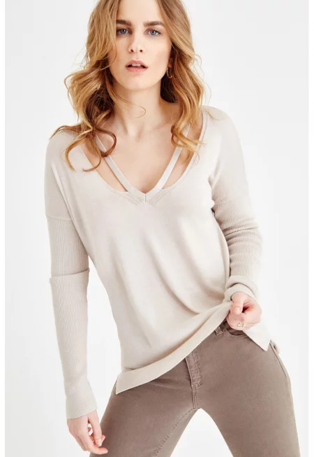 Шпиц пуловер с паднали ръкави