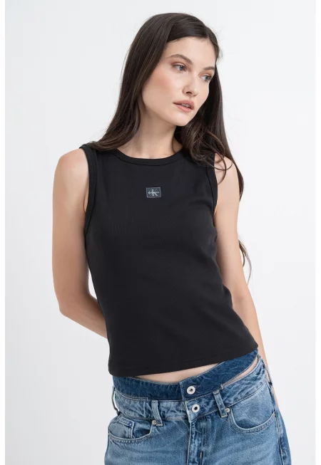 Слим топ с изрязан гръб