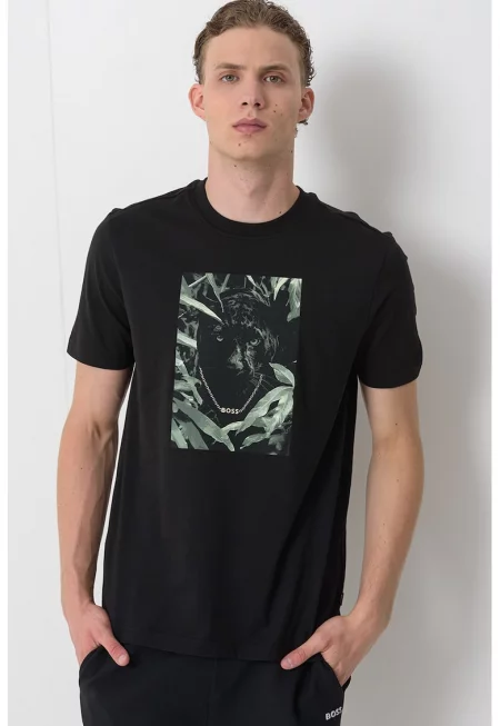 Тениска с овално деколте и графика