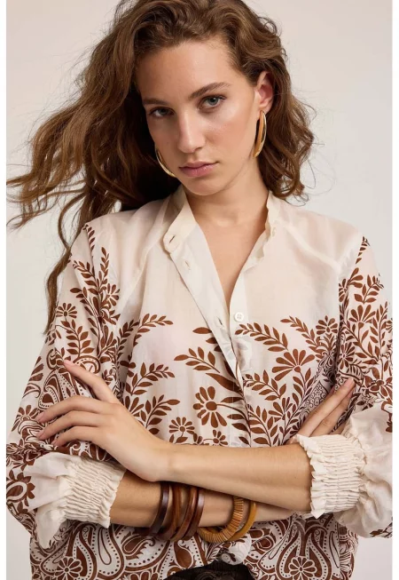 Уголемена флорална риза