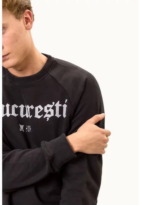 Унисекс суитшърт с овално деколте и принт - Бял/Черен