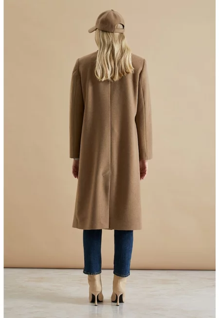 Дълго палто с двуредно закопчаване