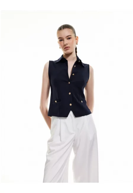 Елек с копчета и остра яка