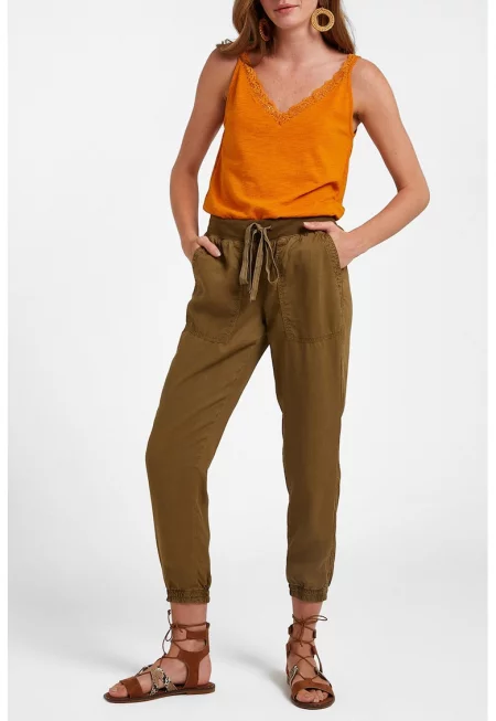 Панталон с лиосел с връзка и големи джобове