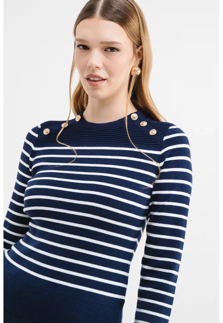 Раиран пуловер с декоративни копчета - Бял/Тъмносин