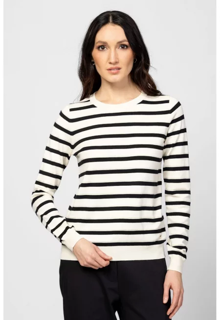 Раиран пуловер с овално деколте