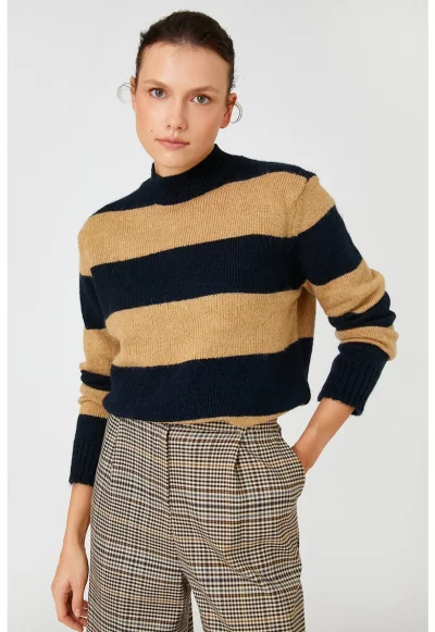 Раиран пуловер с вълна