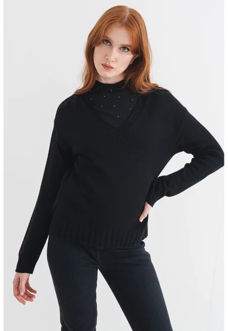 Шпиц пуловер с вълна - Черен