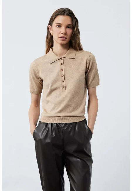 Слим тениска с яка