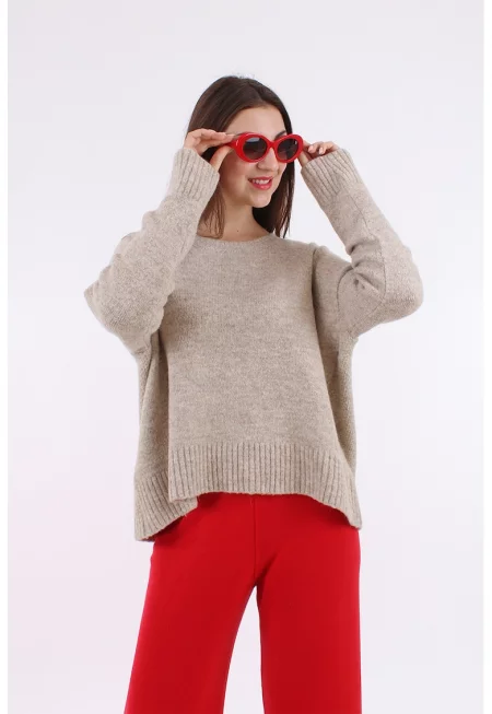 Свободен пуловер с овално деколте - Светло бежово