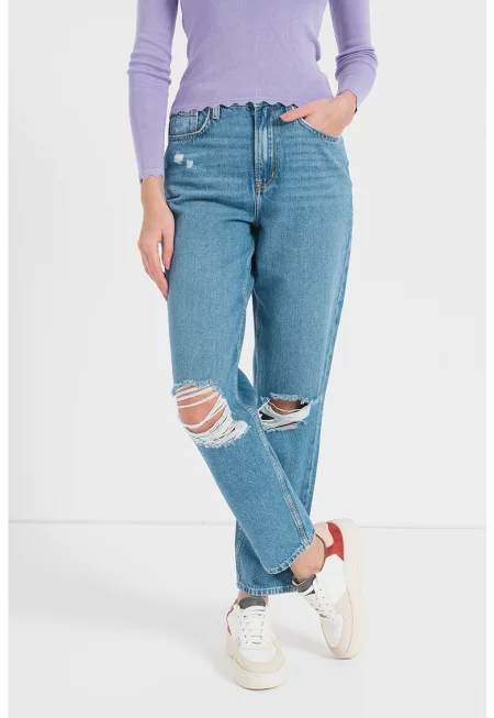 Дънки Mom Fit с протрити зони