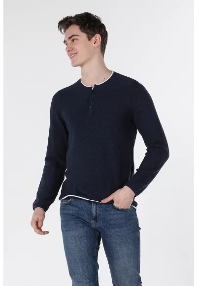 Фино плетен пуловер Henley