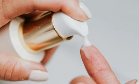 Грижа за кожата през зимата – Съвети за хидратация и защита