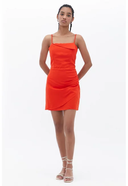 Къса рокля с отвор на гърба - Аленочервен