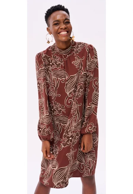 Права рокля с къса яка и флорални мотиви