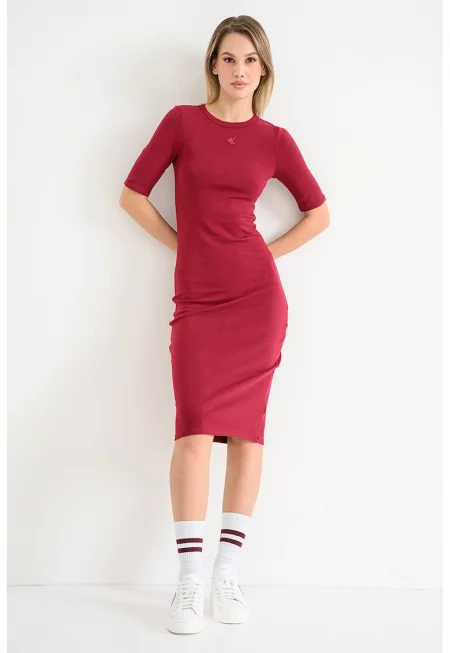 Прилепнала ролкя с овално деколте