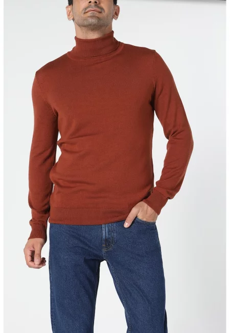 Пуловер с вълна с поло