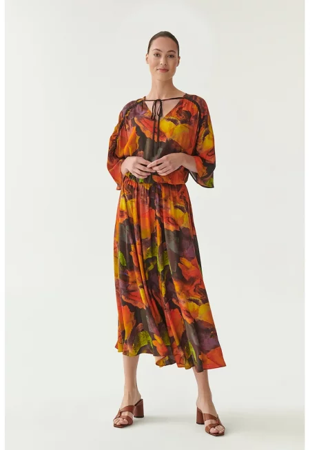 Разкроена рокля с шарки