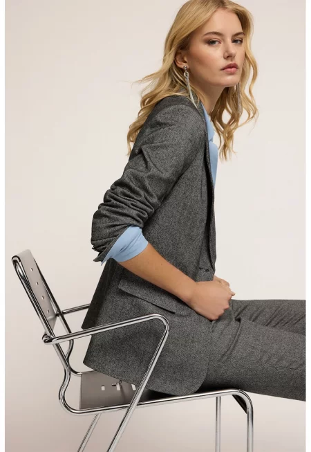 Сако с джобове с капаче