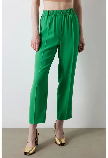 Скъсен панталон с висока талия