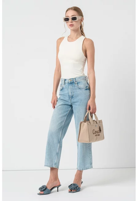 Топ с изрязан гръб