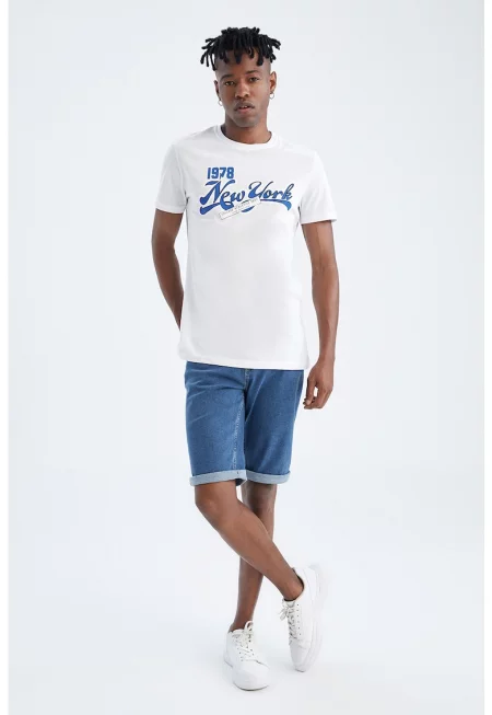 Дънкови бермуди със средновисока талия